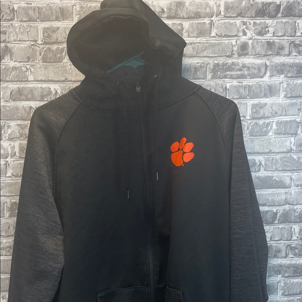 Clemson Tigers
Colosseum Gray and Black Men's Jacket
Hoodie‎